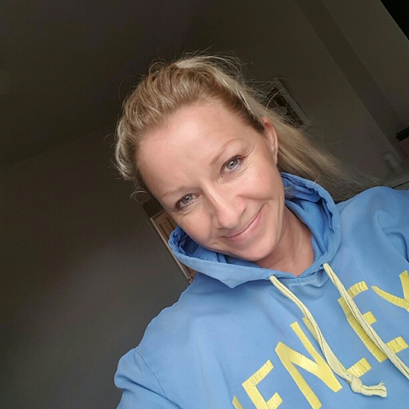 Meet your Posher, Louise - Picture 2 of 4